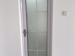 套装门、踢脚线安装