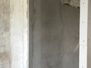 现场背景墙及隔墙施作