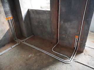 水、电管开槽施作