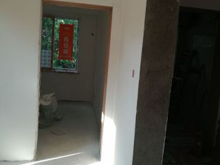 地砖铺贴及地面找平施作