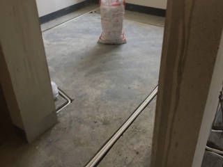 水、电管开槽施作