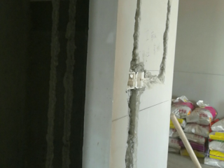 水、电管开槽施工