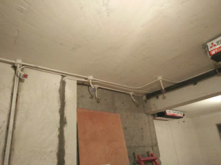 水、电管开槽施作