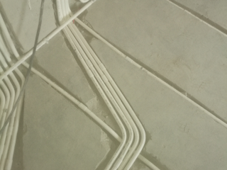 水、电管开槽施作