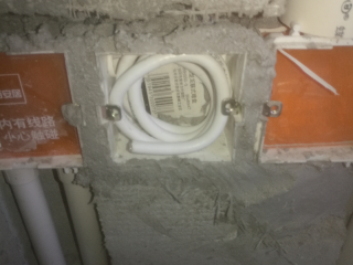 强、弱电路穿线施作