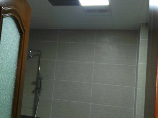 厨房、卫生间墙砖施作