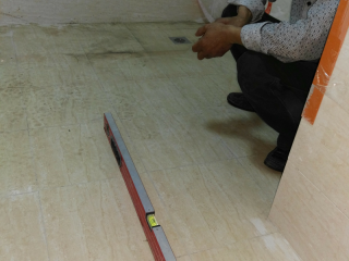 地砖铺贴及地面找平施作