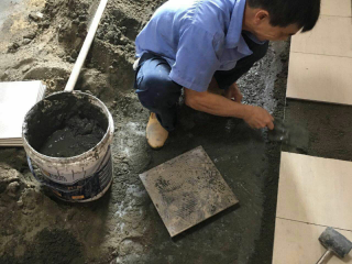 厨房、卫生间墙砖施作