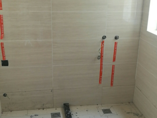 地砖铺贴及地面找平施作