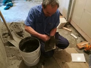 地砖铺贴及地面找平施作