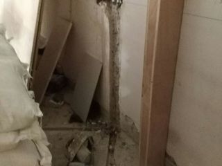 水、电管开槽施作