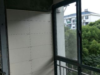 厨房、卫生间墙砖施作