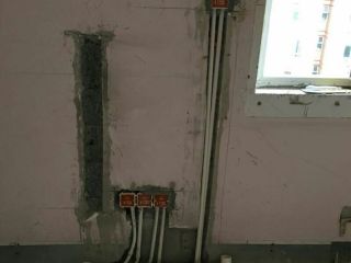水、电管开槽施工