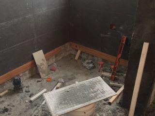 地砖铺贴及地面找平施作