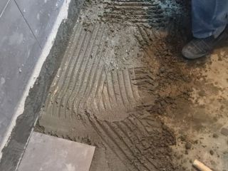 地砖铺贴及地面找平施作