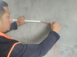 水、电管开槽施工
