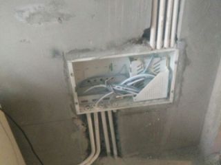 水、电管开槽施工