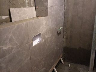 厨房、卫生间墙砖施作