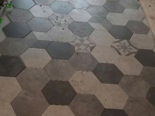 地砖铺贴及地面找平施作