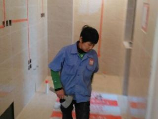 地砖铺贴及地面找平施作
