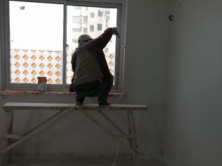 墙、顶面乳胶漆及墙纸铺贴