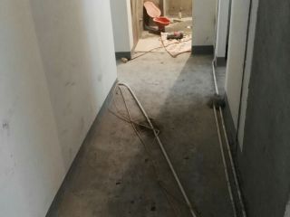 水、电管开槽施工