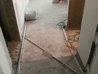 水、电管开槽施工