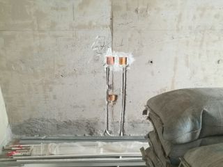 水、电管开槽施作