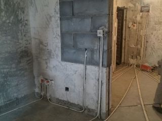 水、电管开槽施作