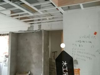 厨房、卫生间墙砖施作