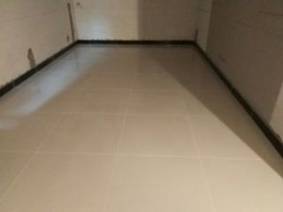 地砖铺贴及地面找平施作