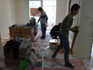 套装门、踢脚线安装