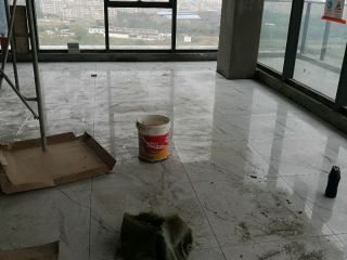地砖铺贴及地面找平施作