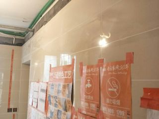 厨房、卫生间墙砖施作