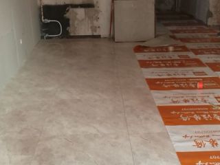 地砖铺贴及地面找平施作