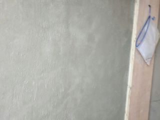 现场背景墙及隔墙施作