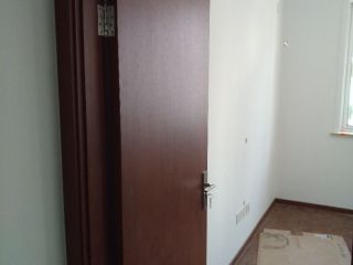 套装门、踢脚线安装