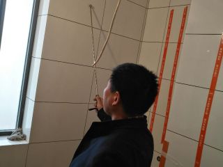 厨房、卫生间墙砖施作