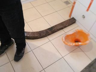 地砖铺贴及地面找平施作