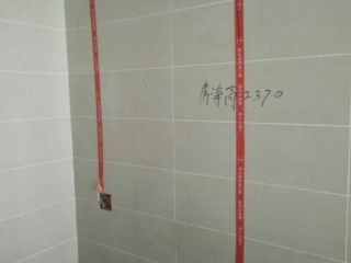 厨房、卫生间墙砖施作