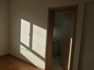 套装门、踢脚线安装