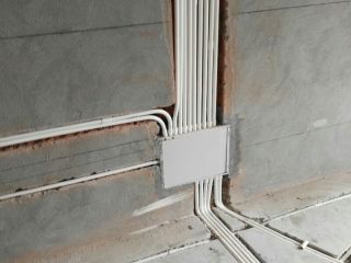 水、电管开槽施工