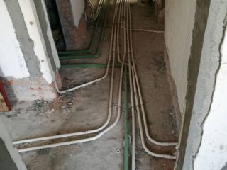 水、电管开槽施工