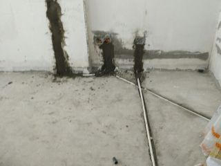 水、电管开槽施工