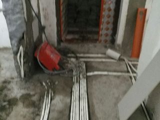水、电管开槽施工