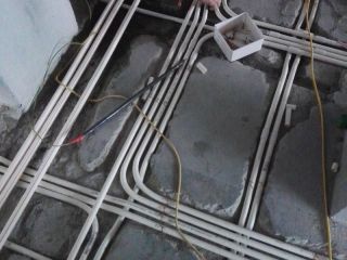 水、电管开槽施作