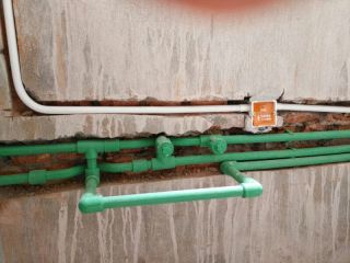 水、电管开槽施工