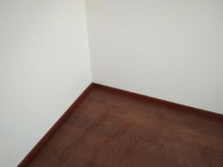套装门、踢脚线安装