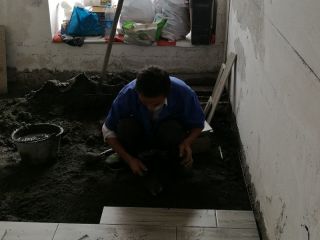 地砖铺贴及地面找平施作