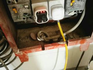 水、电管开槽施作